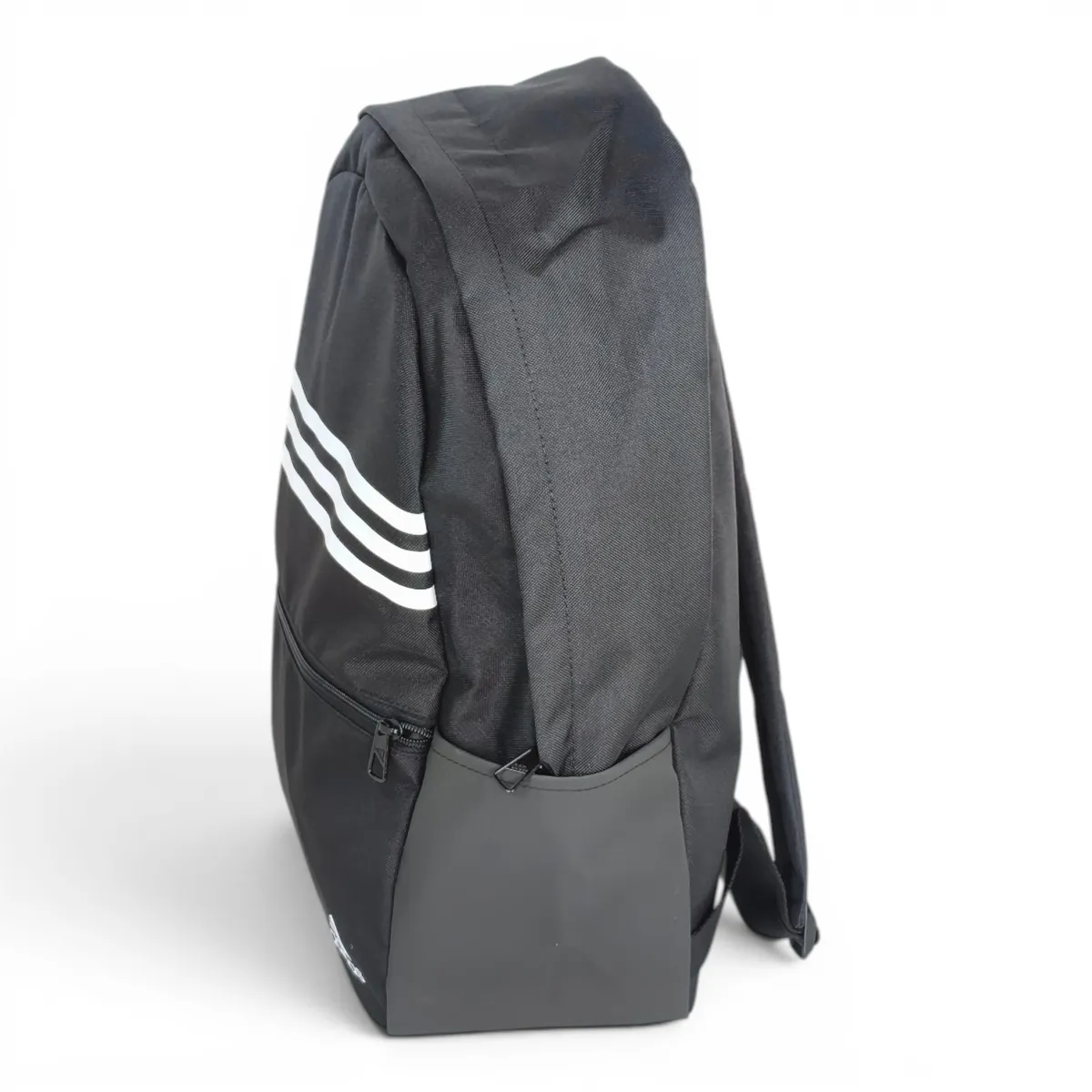 adidas-juoda-su-penalu-IZ1895-desine_result Adidas Classic Horizontal 3-Stripes kuprinė su penalu, juoda – IZ1895 - Image 5