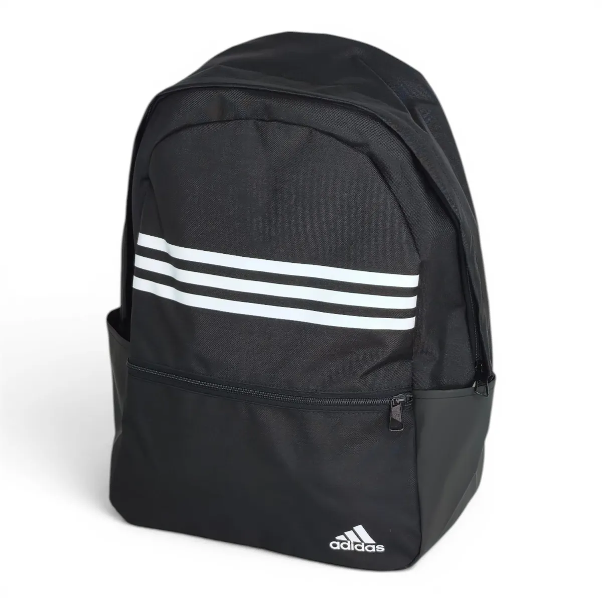 adidas-juoda-su-penalu-IZ1895-priekis_result Adidas Classic Horizontal 3-Stripes kuprinė su penalu, juoda – IZ1895 - Image 2