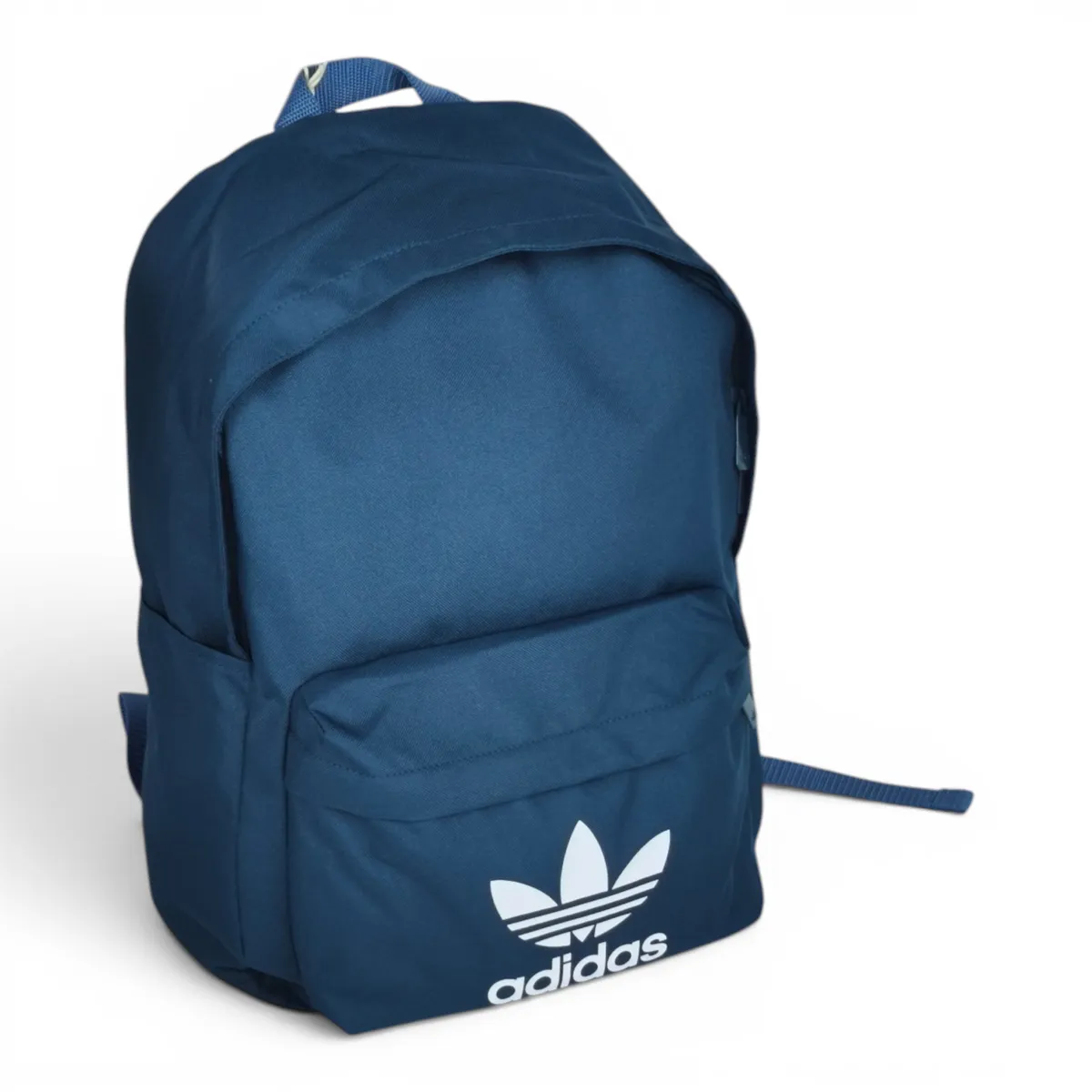 adidas-originals-plieno-melyna-lelijos-logo-GQ4178-priekis_result Adidas Originals Adicolor Classic kuprinė, plieno mėlyna – GQ4178 - Image 2