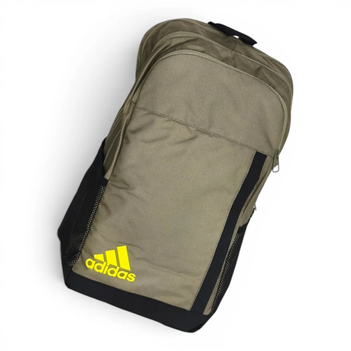 adidas-sviesi-chaki-geltonas-logo-HM9163-pagrindine_result Adidas Motion Badge of Sport kuprinė, šviesi chaki – HM9163